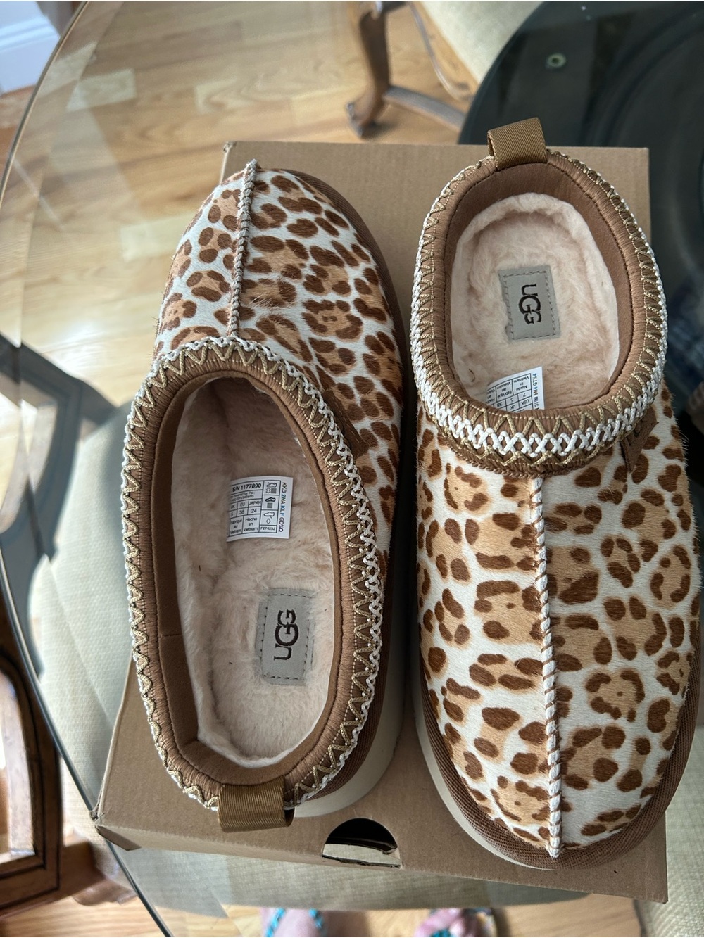 UGG Leopard-Pattern Shearling Slide in Tan and Brown - Picture 7 of 8